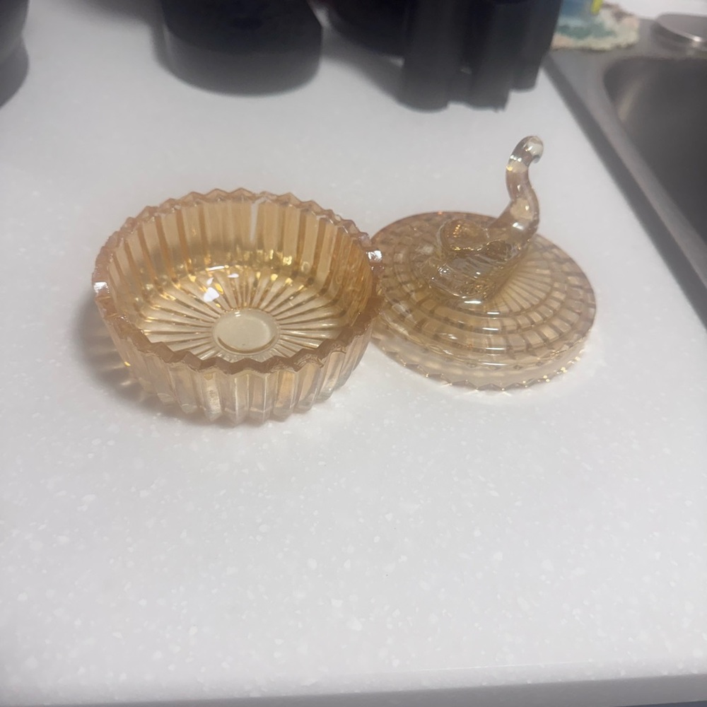 Jeannette Swan on glass dish pink - Picture 2 of 15